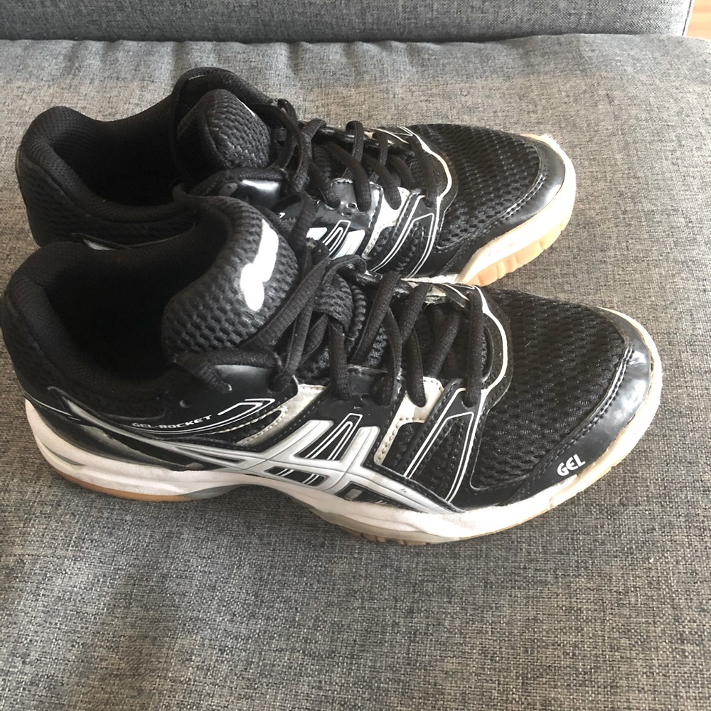 ASICS big boy running shoes. Size 4.